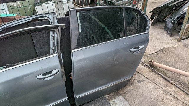 Двері задні, ліві 3T5833055 VAG