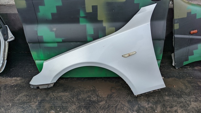 Переднє ліве крило 41357111429 BMW