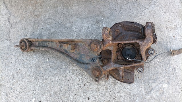 Цапфа - поворотний кулак задній, лівий 4230505141 TOYOTA