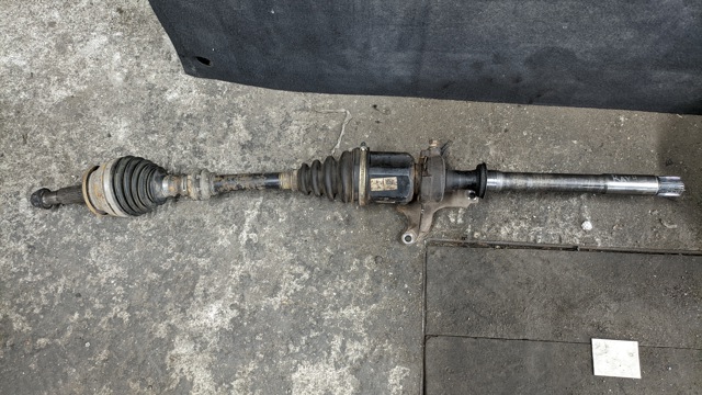 Піввісь передня, права 4341042210 TOYOTA