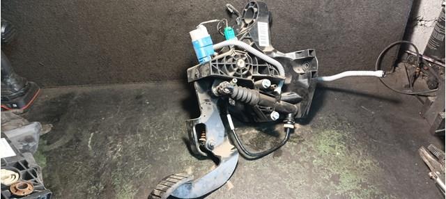 Педаль зчеплення 465033911R RENAULT