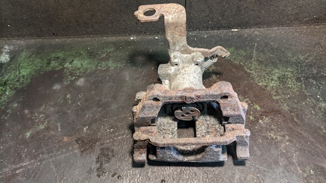 Супорт гальмівний задній правий 4783005030 TOYOTA