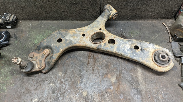 Поперечний важіль 4806942050 TOYOTA