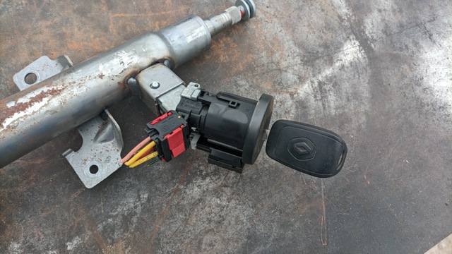 Замок запалювання 487004438R RENAULT