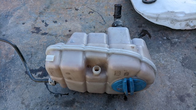 Бачок розширювальний 4G0121403G VAG