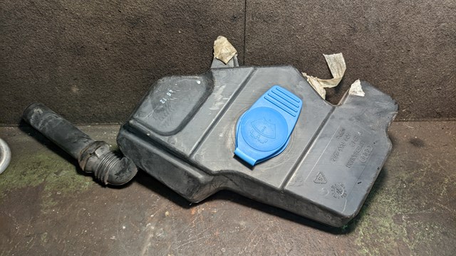 Горловина бачка омивача 4G1955462 VAG