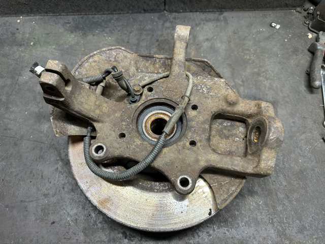 Цапфа поворотна права 517163E250 HYUNDAI