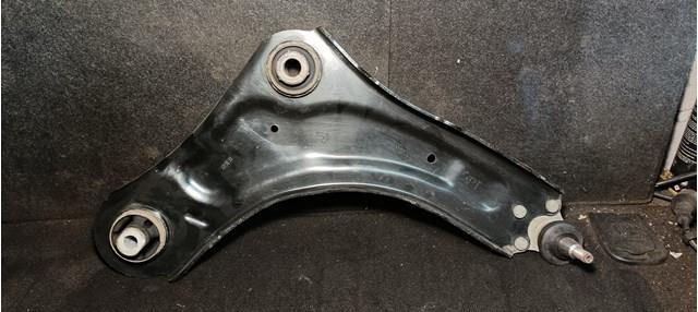 Правий важіль передній нижній підвіски 545008682R RENAULT