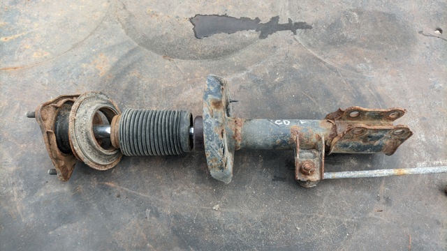 Стійка передня права 546601H500 HYUNDAI