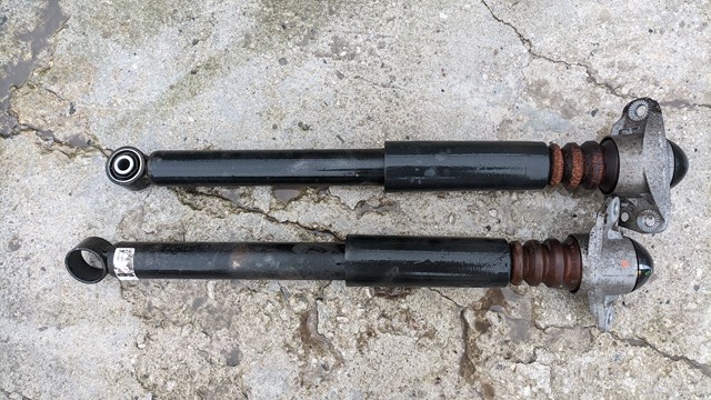Циліндр підвіски 561513049D VAG