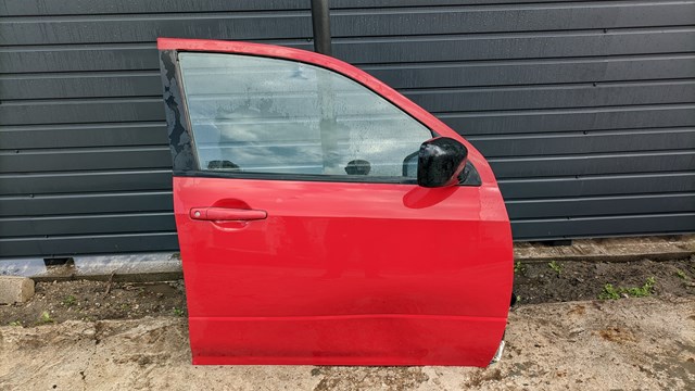 Пасажирські передні двері 5700A122 MITSUBISHI