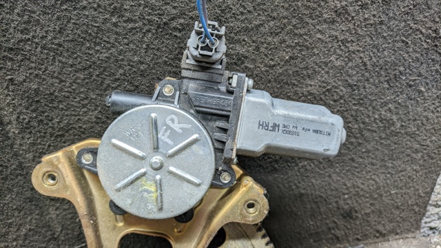 Мотор склопідйомника дверей передніх, правих 61188XA00A SUBARU