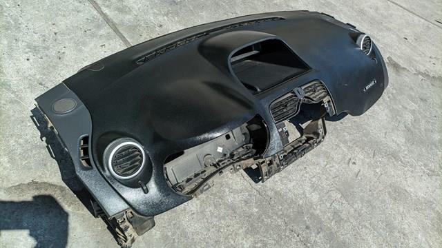 Передня панель 681006006R RENAULT