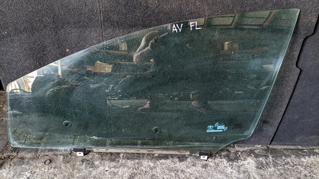 Скло передніх дверей, лівих 6810205050 TOYOTA