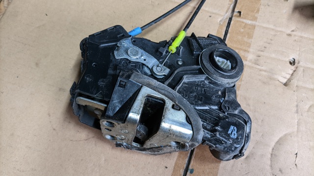 Внутрішній дверний замок 6903005130 TOYOTA