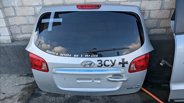 Двері багажника 737002B030 HYUNDAI
