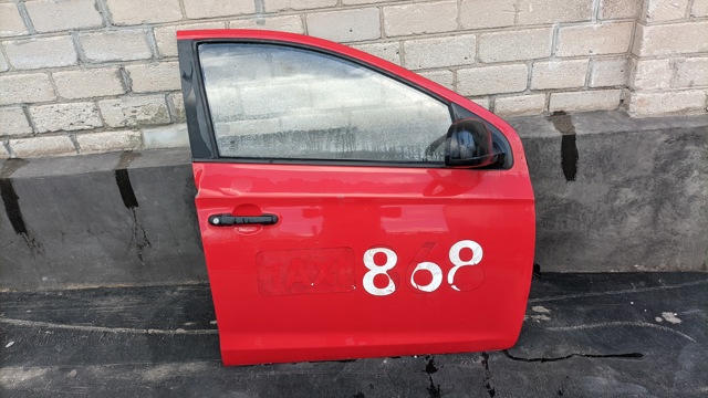 Пасажирські передні двері 760041J000 HYUNDAI