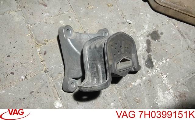 Ліва подушка двигуна 7H0399151K VAG