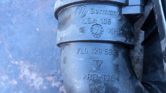 Патрубок повітряний, вихід повітряного фільтра 7L0129533 VAG