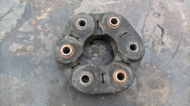 Гумова пружна муфта кардана передня 7L0521403 VAG