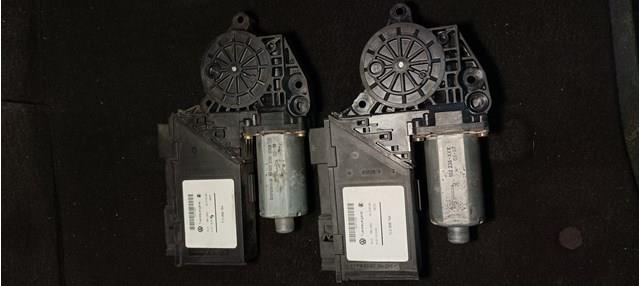 Моторчик склопідйомника двері задніх, правих 7L0959794 VAG