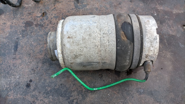 Амортизатор передньої підвіски 7L6412022AG VAG