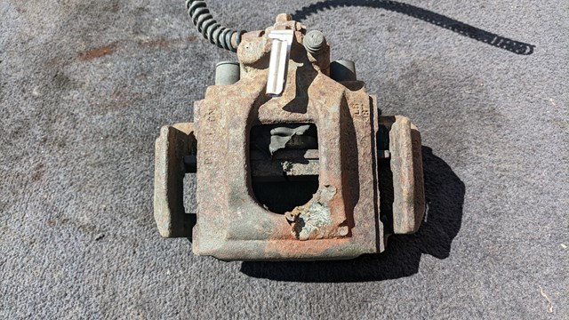 Задній гальмівний супорт лівий 7L6615423 VAG
