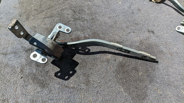 Петля кришки багажника 7L6827302B VAG