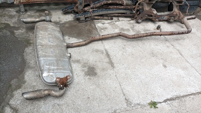Глушилка задня 7L8253609D VAG