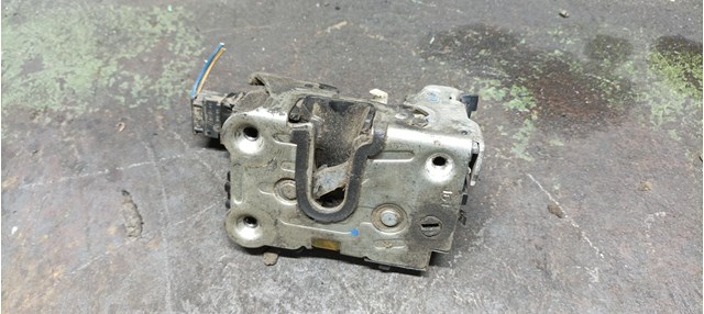 Замок передніх пасажирських дверей 805025267R RENAULT