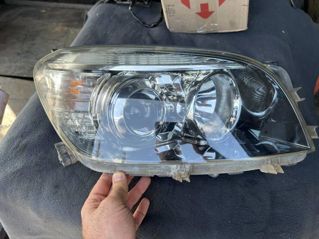 Фара правая 8113042360 TOYOTA