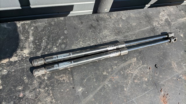 Амортизатор двері 3/5-ї задньої 817700X001 HYUNDAI
