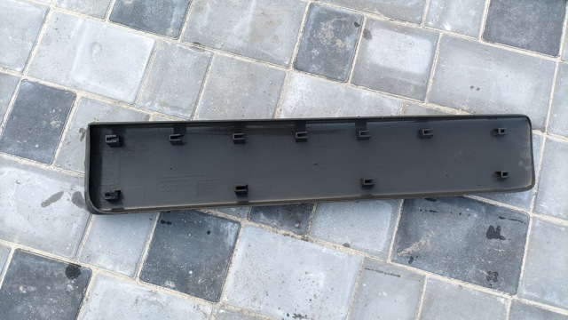 Накладка передніх лівих дверей 8200036088 RENAULT
