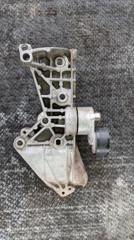 Кронштейн генератора (натяжний) 8200669494 RENAULT