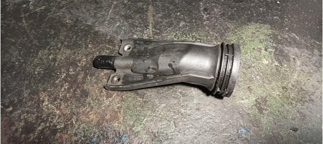 Горловина маслозаливна 8200722806 RENAULT