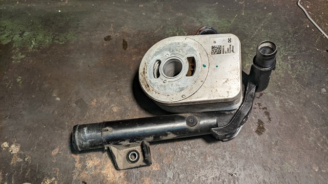 Радіатор масляний (холодильник), під фільтром 8200923115 RENAULT