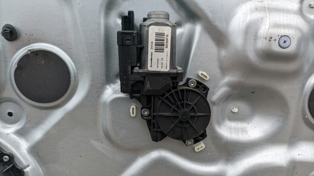 Мотор склопідйомника дверей передніх, правих 824601H010 HYUNDAI