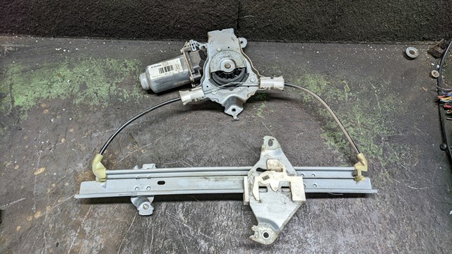 Склопідйомник задніх правих дверей 82700JD400 NISSAN