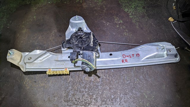 Склопідйомник задніх правих дверей 827208597R RENAULT