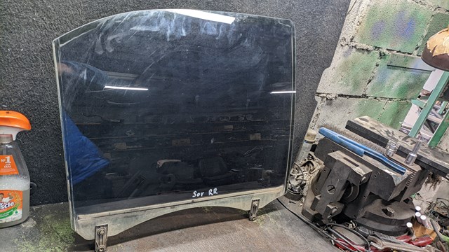 Скло задніх дверей, правих 834213E010 HYUNDAI