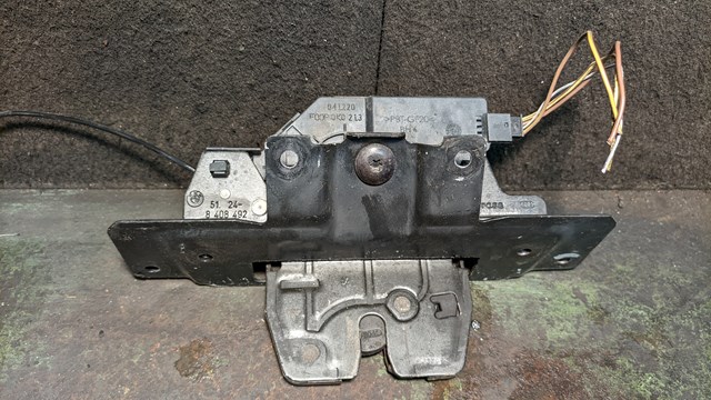 Замок кришки багажника 8408492 BMW