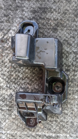 Кріплення бамера ліве 850425283R RENAULT