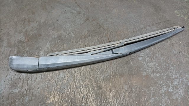 Важіль-поводок склоочисника заднього скла 8524105100 TOYOTA
