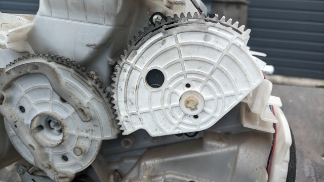Привід системи автоматичного управління обігрівачем 8710642100 TOYOTA