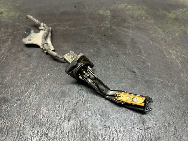 Датчик рівня масла двигуна 8949120110 TOYOTA