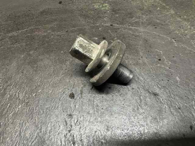 Болт коленвала 9011918003 TOYOTA