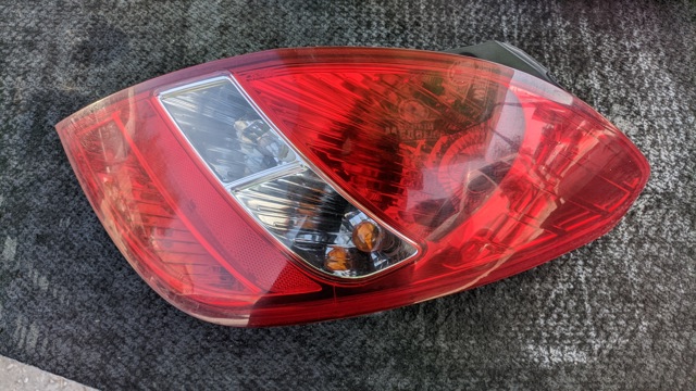 Задній правий стоп 924021J000 HYUNDAI