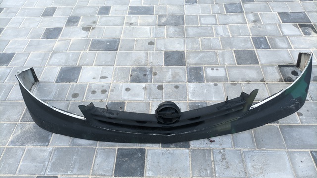 Решітка 93188853 OPEL