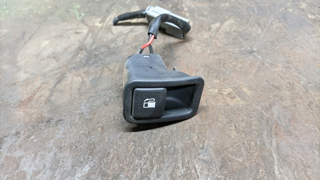 Кнопка відкриття лючка бензобака 935552B000WK HYUNDAI