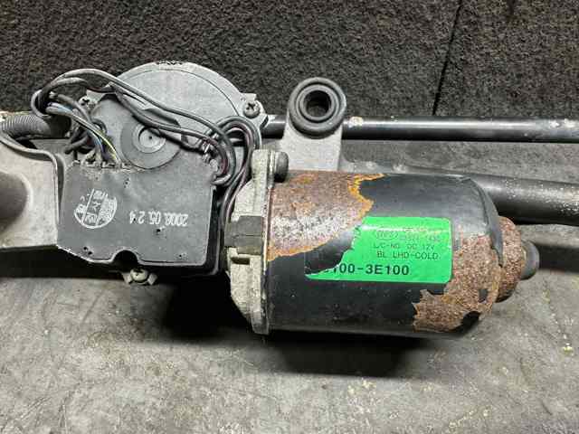 Мотор склоочисника скла (трапеції) 981003E100 HYUNDAI